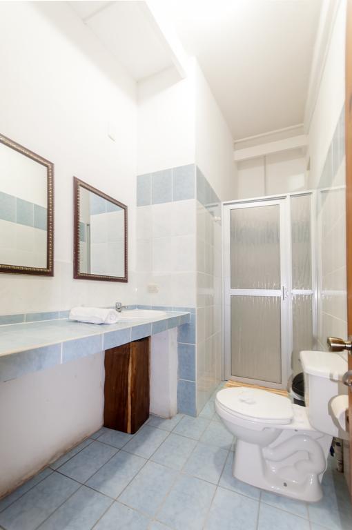 יקו Cadillac Rock Beach Hotel חדר תמונה