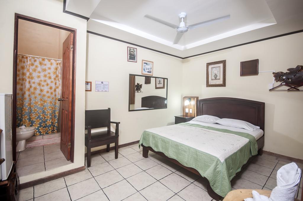 יקו Cadillac Rock Beach Hotel חדר תמונה
