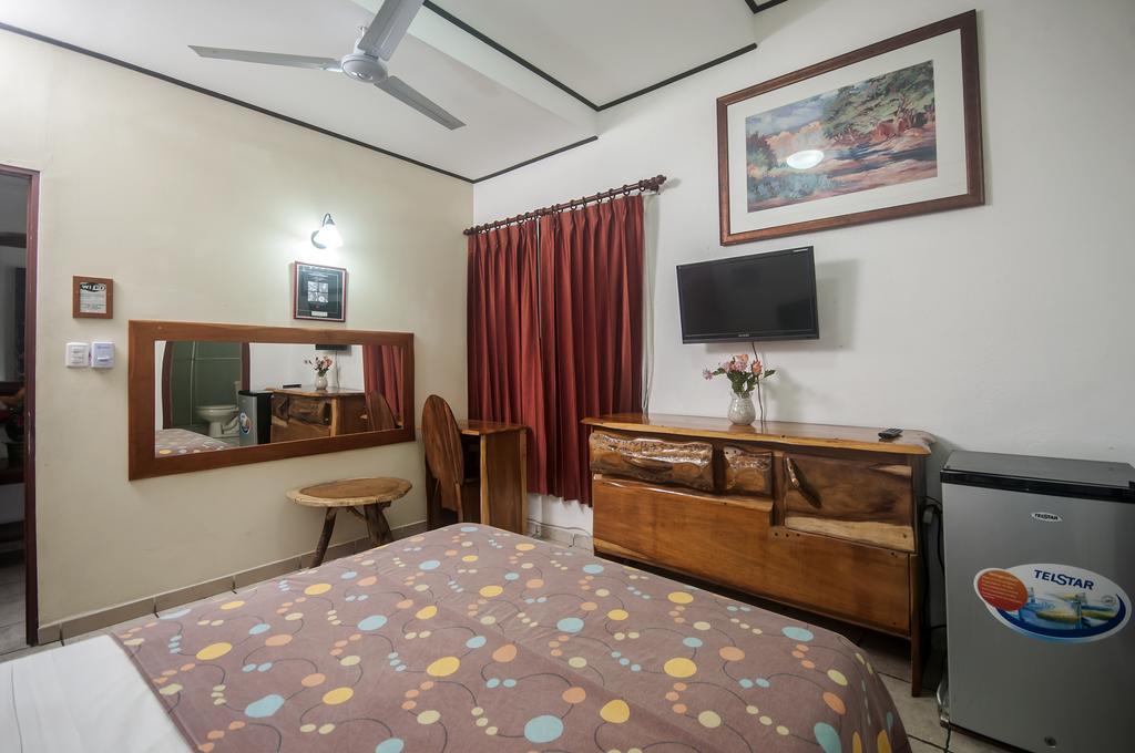 יקו Cadillac Rock Beach Hotel חדר תמונה