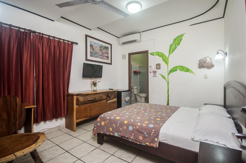 יקו Cadillac Rock Beach Hotel חדר תמונה