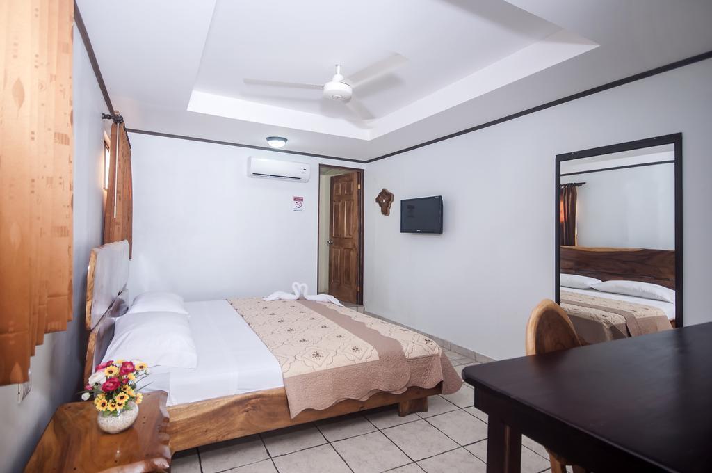 יקו Cadillac Rock Beach Hotel חדר תמונה