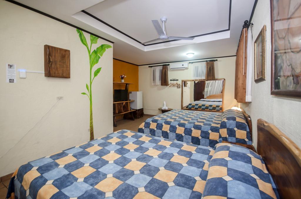 יקו Cadillac Rock Beach Hotel חדר תמונה