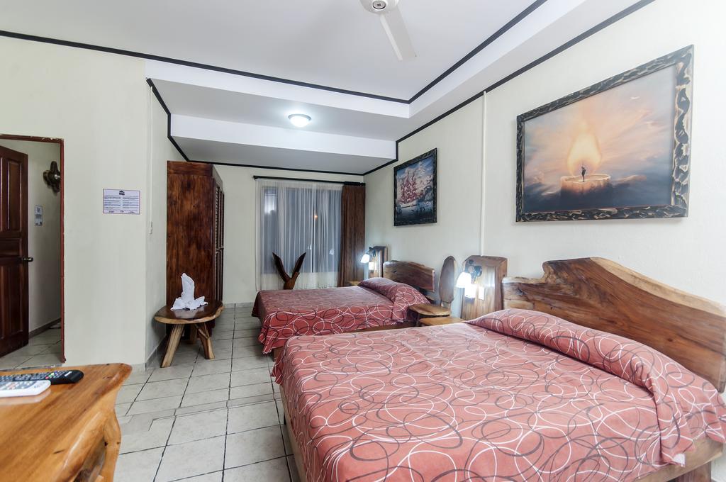 יקו Cadillac Rock Beach Hotel חדר תמונה