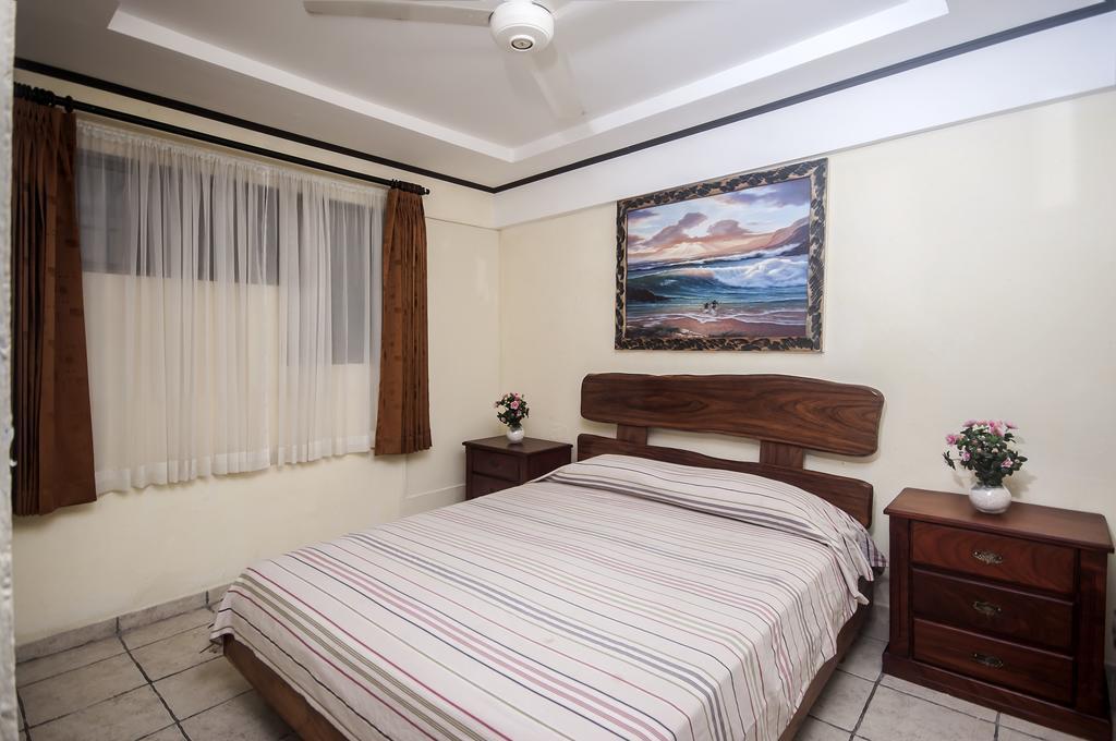 יקו Cadillac Rock Beach Hotel חדר תמונה
