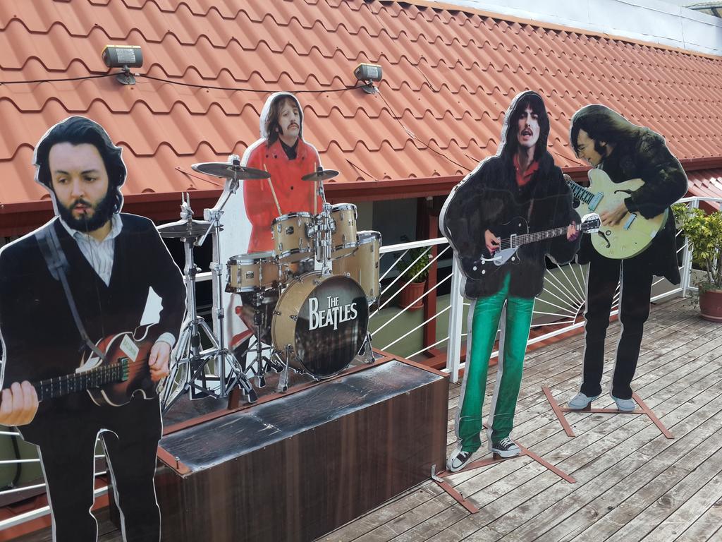 יקו Cadillac Rock Beach Hotel מראה חיצוני תמונה