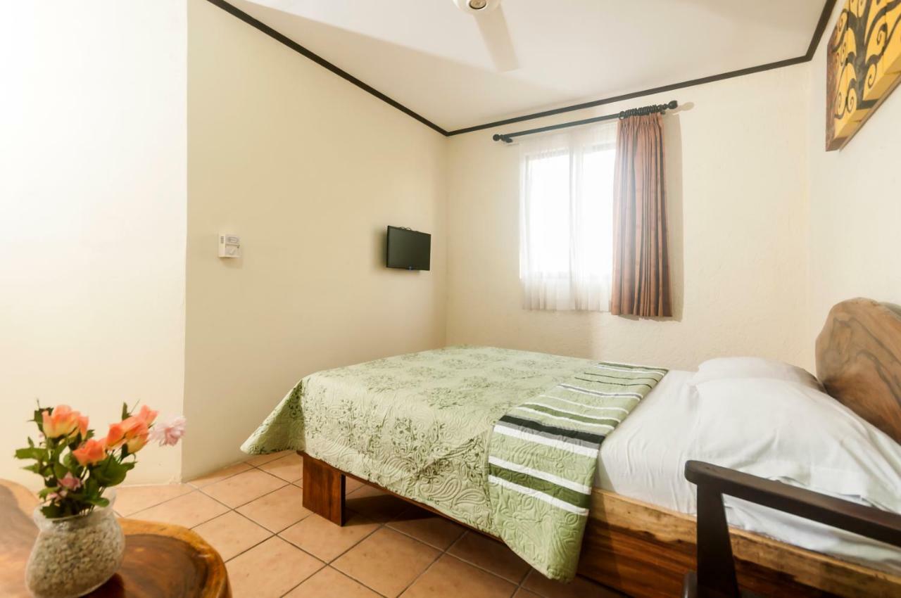 יקו Cadillac Rock Beach Hotel מראה חיצוני תמונה